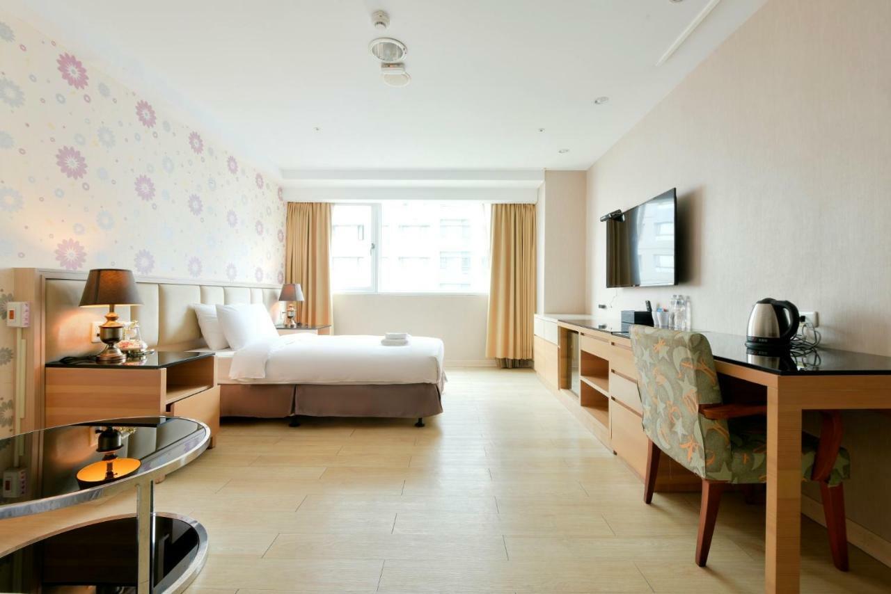 Hotel Champs Elysees Tajcshung Kültér fotó